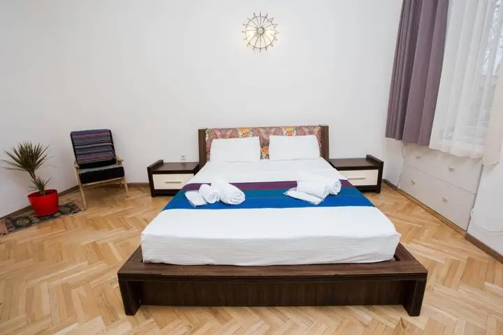 Тбилиси: ? Colorful 1 BR Apt next 2 Rooms Hotel ?