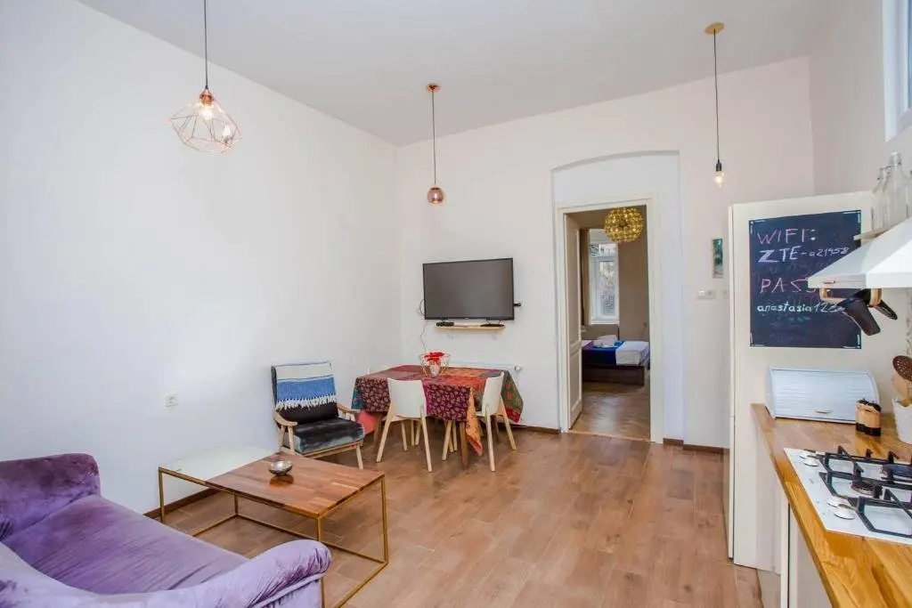 Тбилиси: ? Colorful 1 BR Apt next 2 Rooms Hotel ?