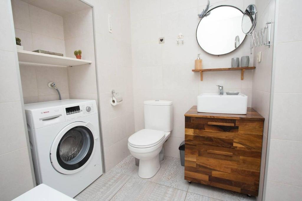 Тбилиси: ? Colorful 1 BR Apt next 2 Rooms Hotel ?