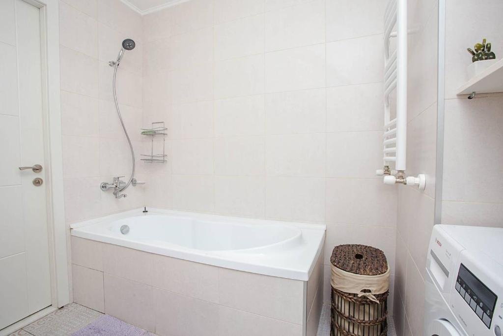 Тбилиси: ? Colorful 1 BR Apt next 2 Rooms Hotel ?