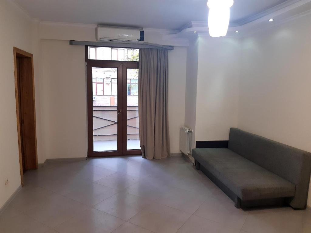 Тбилиси: Clean, comfortable, 2 bedroom appartment on Gorgasali street
