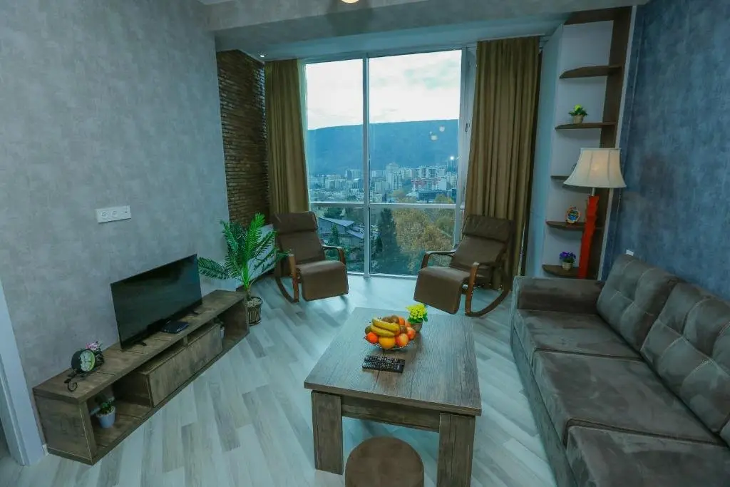 Тбилиси: Gogla's apartment at 300 Aragveli