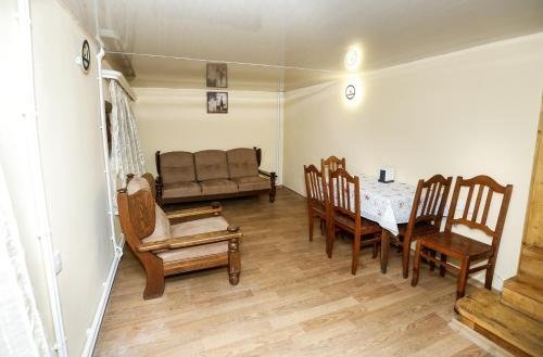 Тбилиси: Flat 4 bedrooms 2 bathrooms - Tbilisi