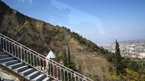 Тбилиси: Flat 4 bedrooms 2 bathrooms - Tbilisi