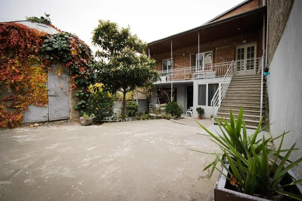 Тбилиси: House Near Vake Park In The Center Of Tbilisi
