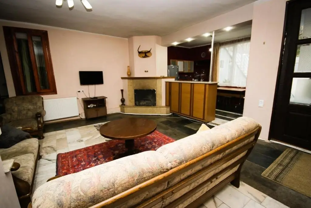 Тбилиси: House Near Vake Park In The Center Of Tbilisi