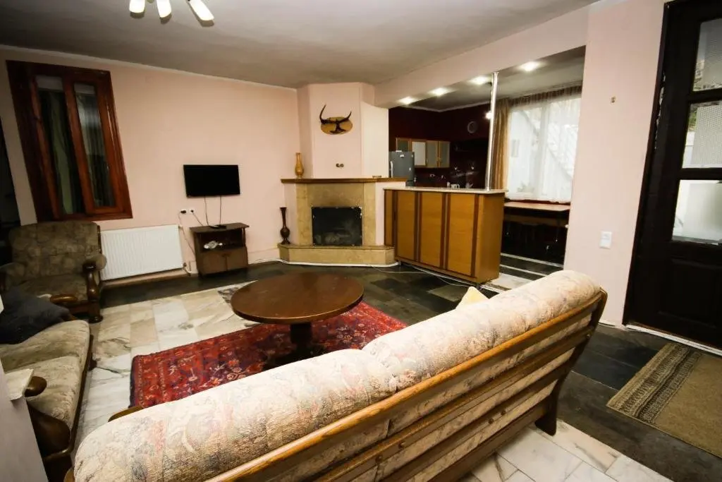 Тбилиси: House Near Vake Park In The Center Of Tbilisi