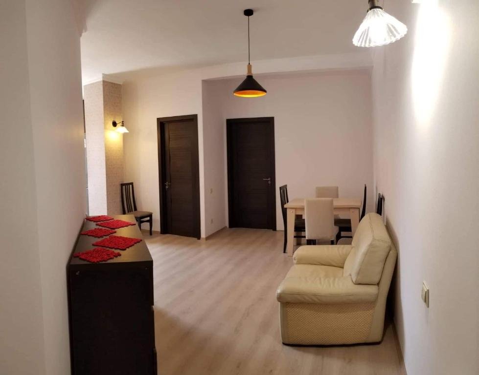 Тбилиси: Nice Apartment Near Park