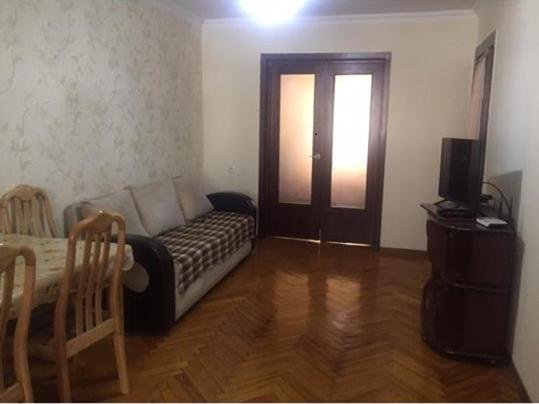 Тбилиси: Apt pekini 1
