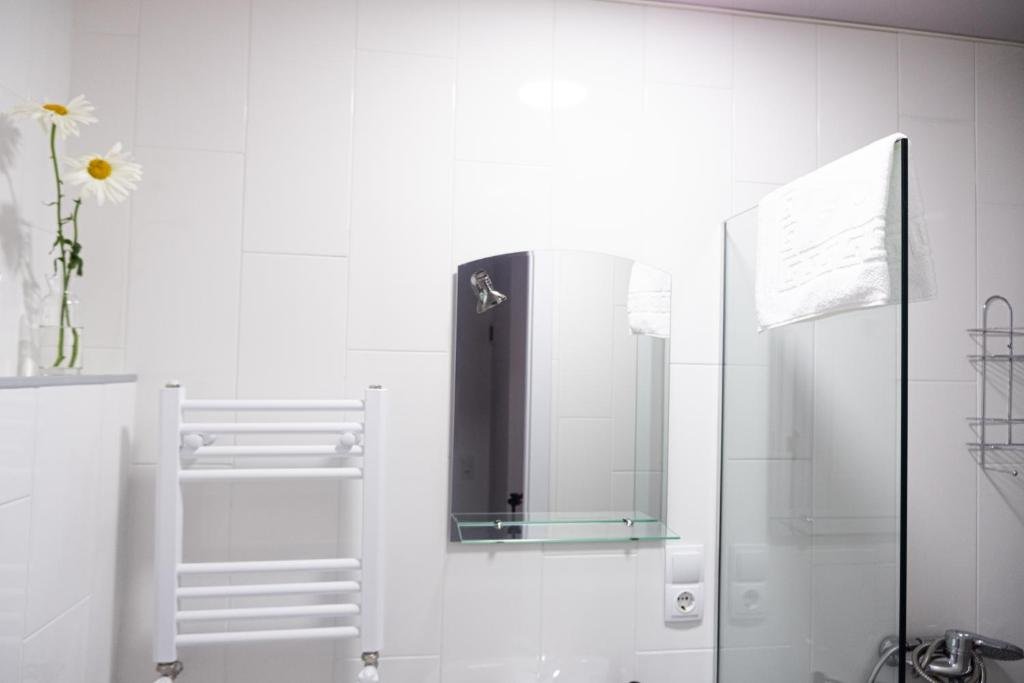 Тбилиси: Sunlight Condo With Balcony Near Holiday Inn