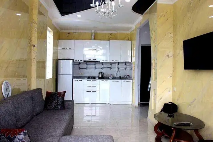 Батуми: Guest House 2