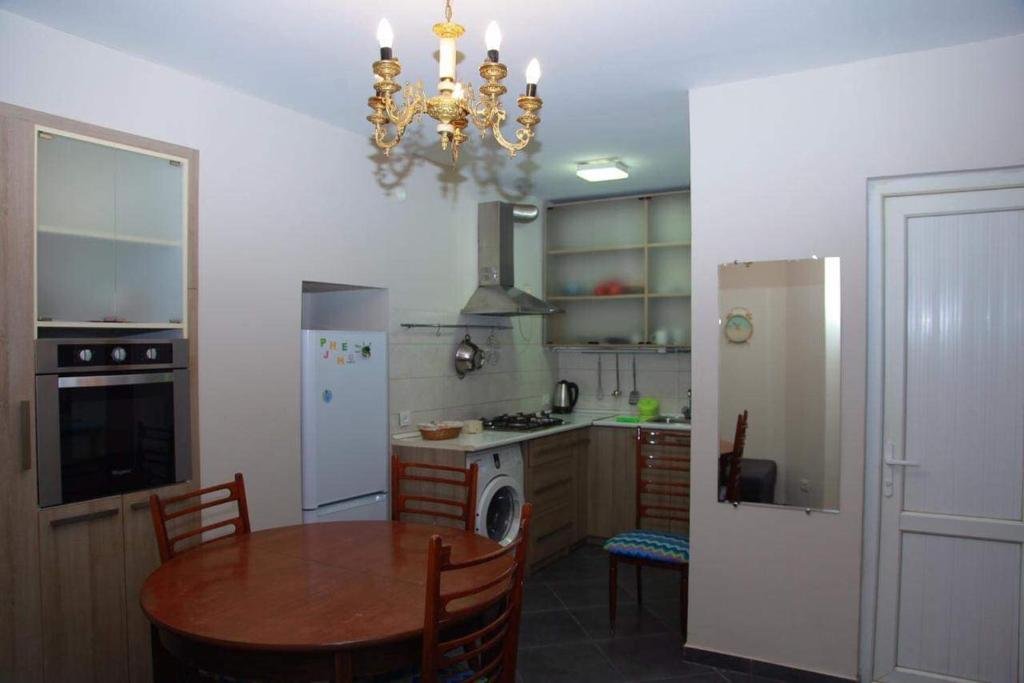 Тбилиси: Apartment Shanidze Str. 32