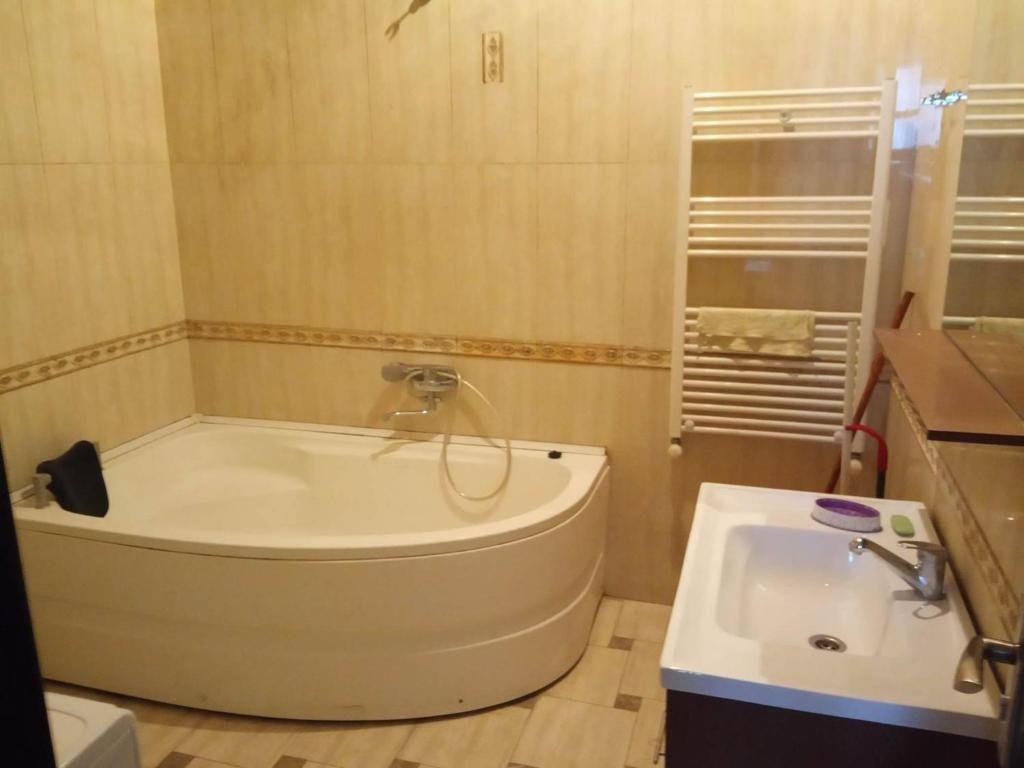 Тбилиси: AXIS PALACE 12 Tsintsadze ST