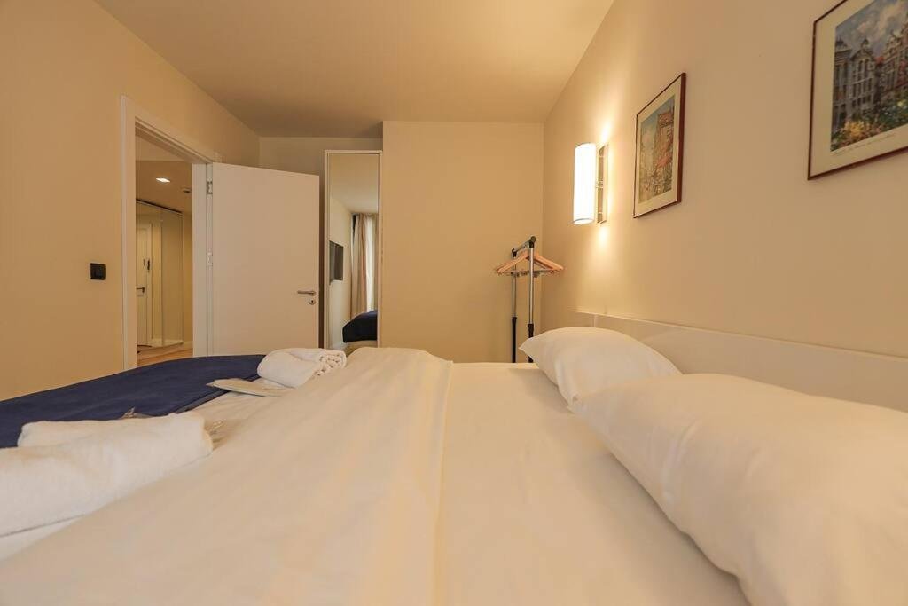 Батуми: Lovely 1BR apartment with balcony by the Black sea beach