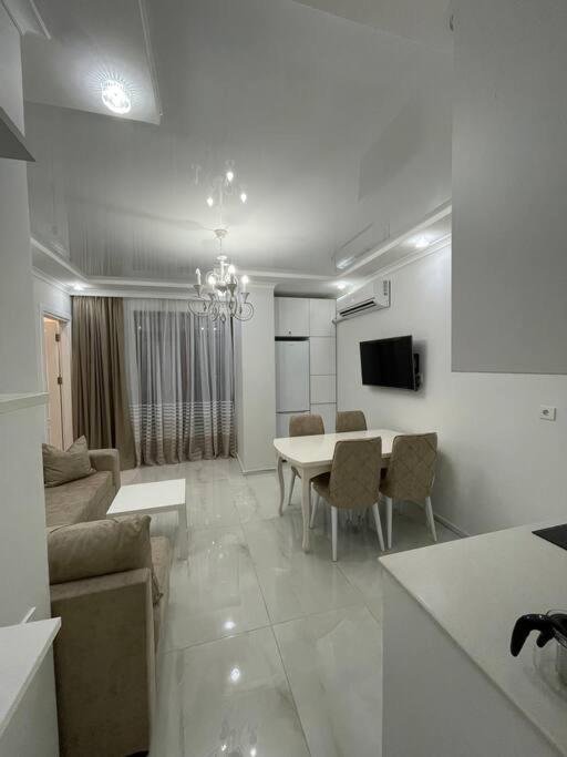 Батуми: Lovely 1-bedroom apartment with pool.