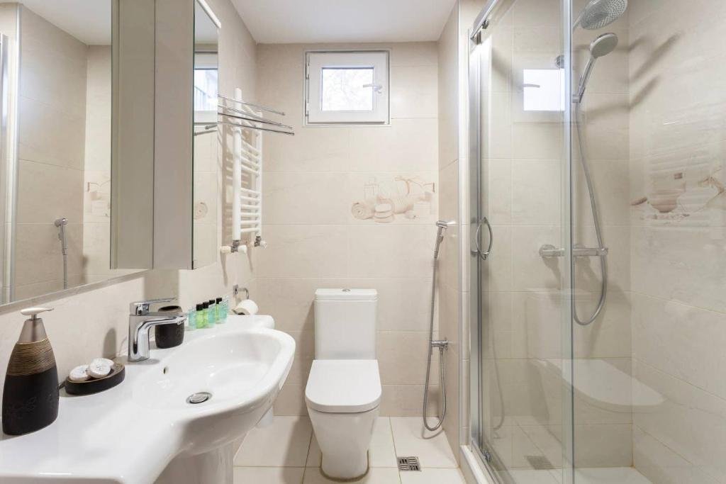 Тбилиси: ?Bright 2BR apt. w/ balcony in Tbilisi center?