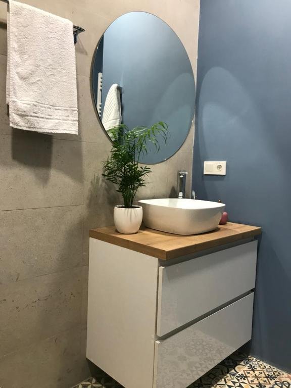 Тбилиси: Stylish Studio Apt W Cozy Balcony And Amazing Sunset View