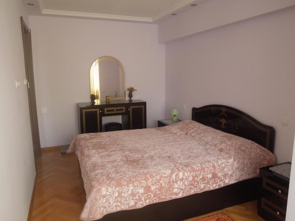 Батуми: Apartment on 26 May 10/12