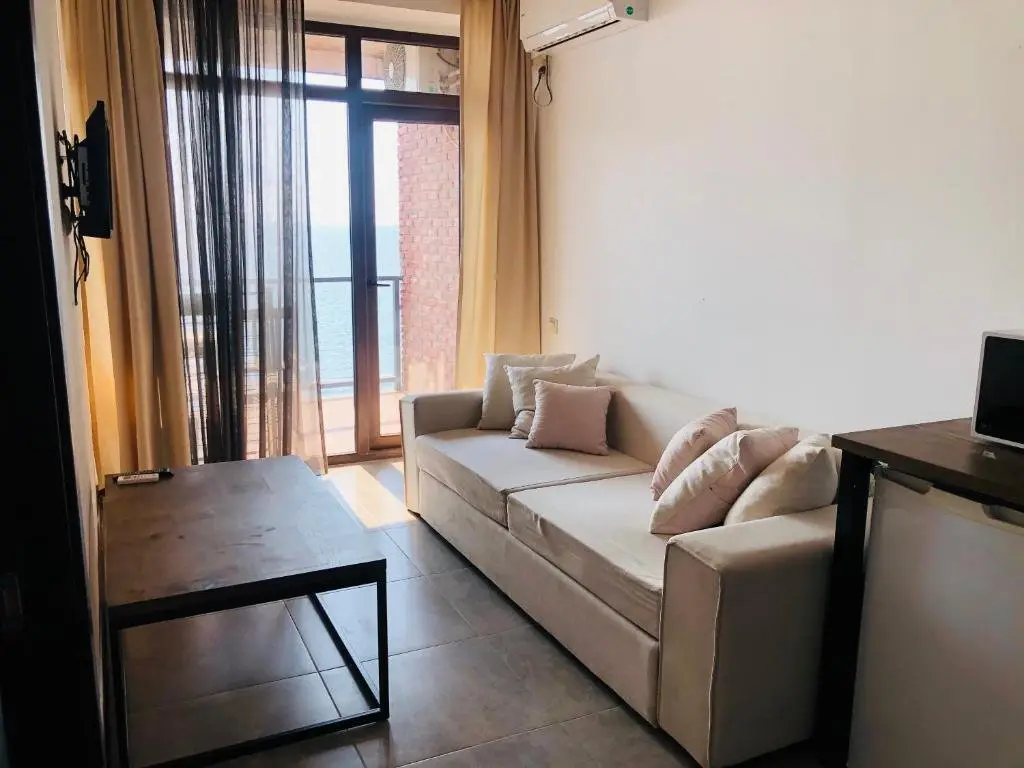 Батуми: Sea View 1Bdr Apartment In Gonio