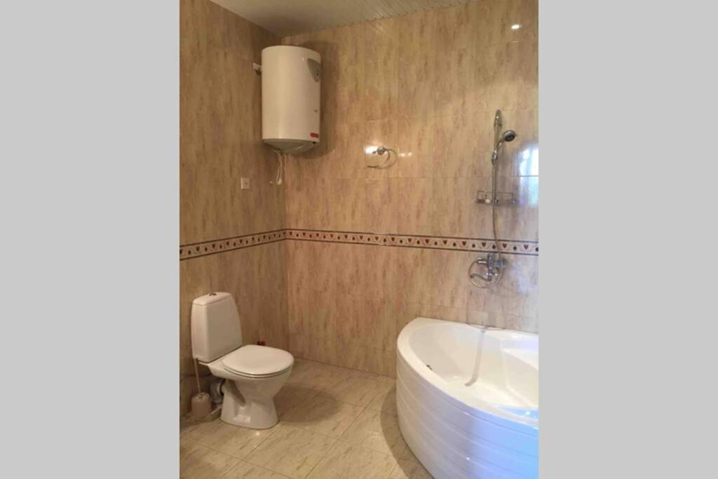 Тбилиси: Large Apartment In The Center Of Tbilisi 170Sq