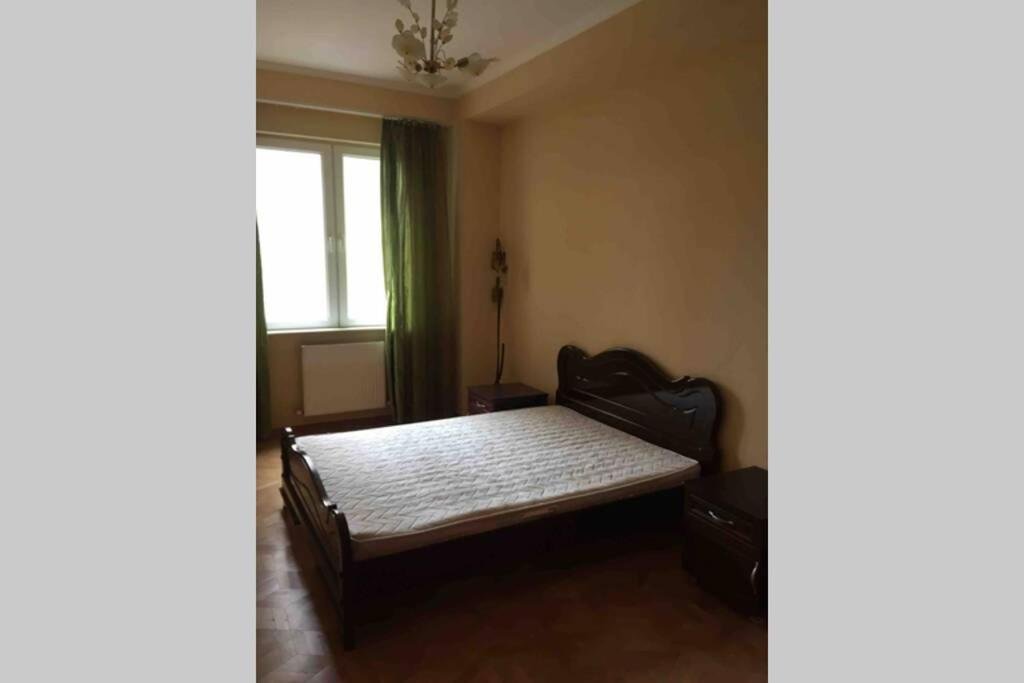 Тбилиси: Large Apartment In The Center Of Tbilisi 170Sq