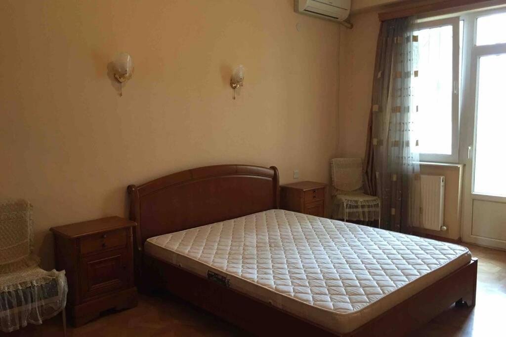 Тбилиси: Large Apartment In The Center Of Tbilisi 170Sq
