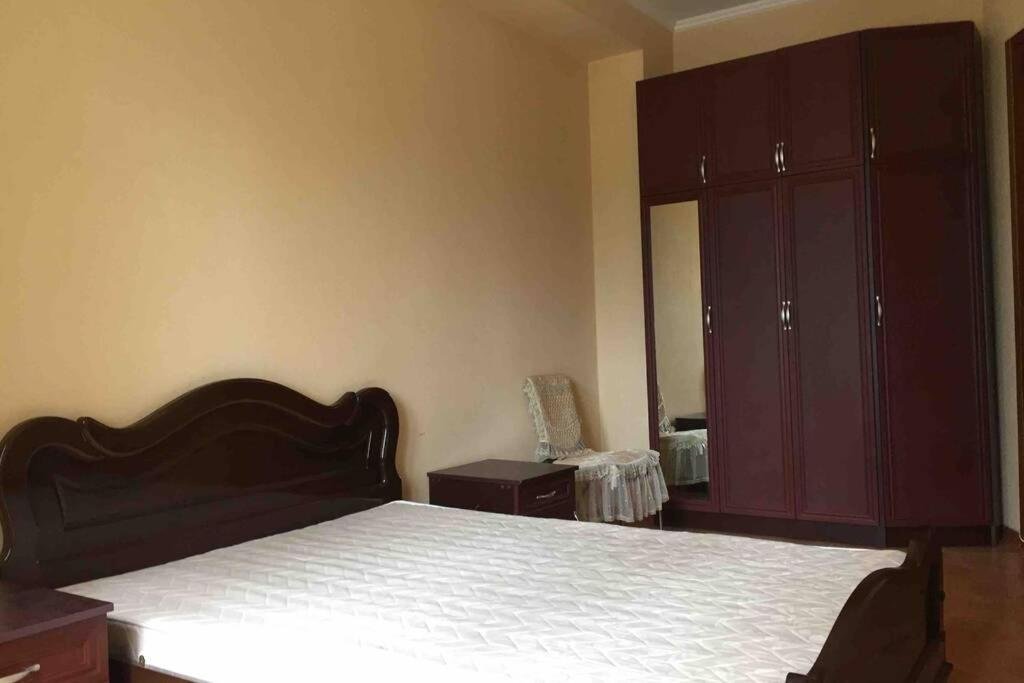 Тбилиси: Large Apartment In The Center Of Tbilisi 170Sq