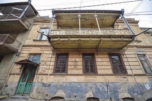 Тбилиси: Proper Apartments Design Studio Apt W Balconette At Rustaveli Ave