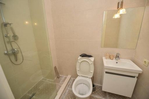 Тбилиси: Proper Apartments Design Studio Apt W Balconette At Rustaveli Ave