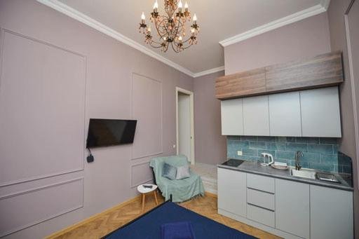 Тбилиси: Proper Apartments Design Studio Apt W Balconette At Rustaveli Ave