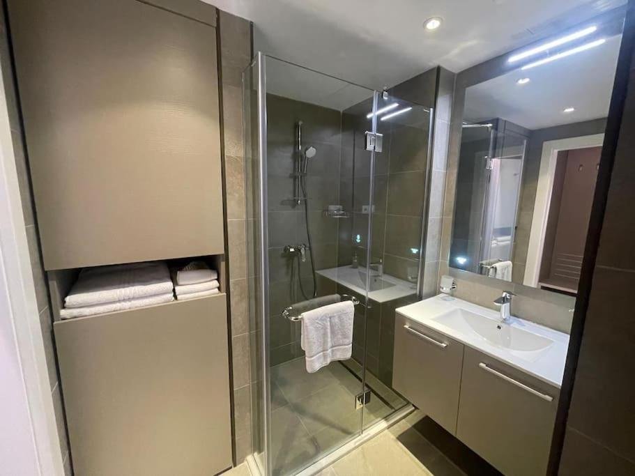 Батуми: Leo Group Luxury Apartment 2426 Alliance Palace