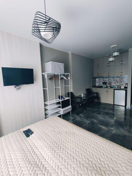 Батуми: Leo Group Apartment 07-707 GURU RESIDENCE Batumi