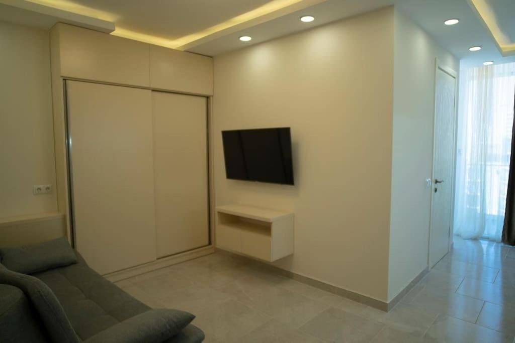 Батуми: Leo Group Apartment 09-177 Sunrise Batumi