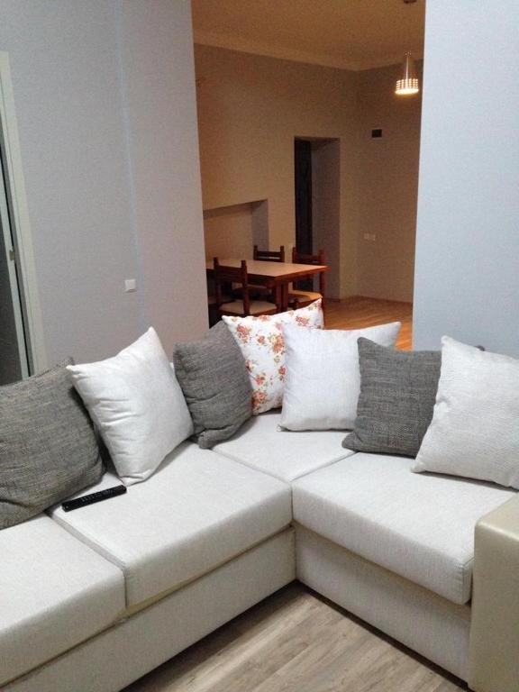 Батуми: Light Apartment On Gorgiladze Street