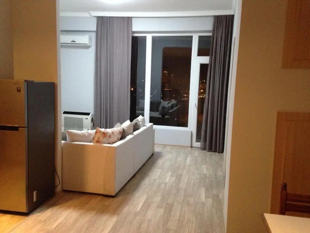 Батуми: Light Apartment On Gorgiladze Street