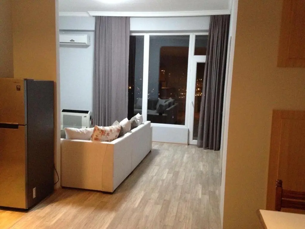 Батуми: Light Apartment On Gorgiladze Street