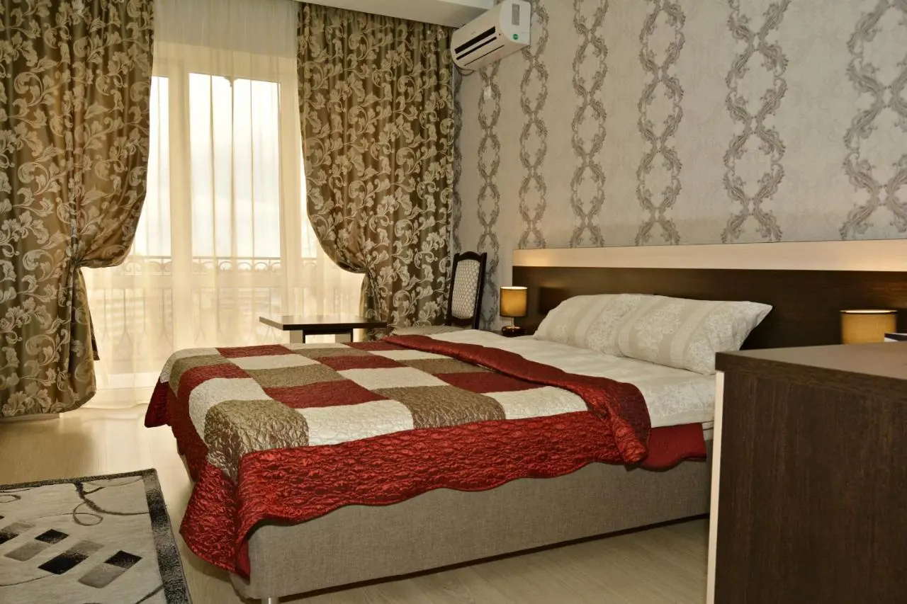Сочи: Loo De Luxe on Dekabristov Street