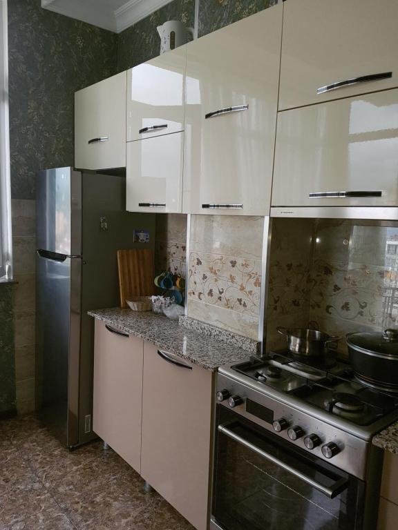 Батуми: Apartment On Chavchavadze Avenue