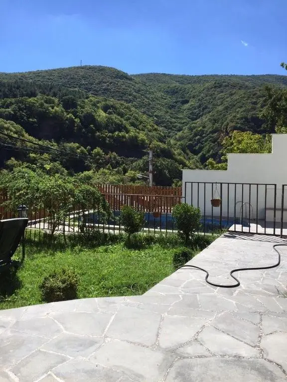Тбилиси: Tbilisi Tskneti Guesthouse