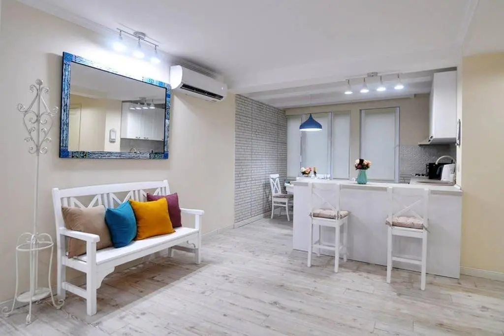Тбилиси: Ana's sweet home Agmashenebeli