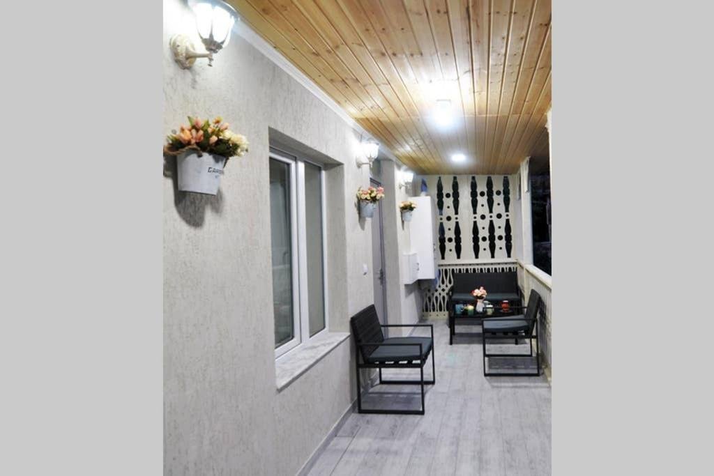 Тбилиси: Ana's sweet home Agmashenebeli