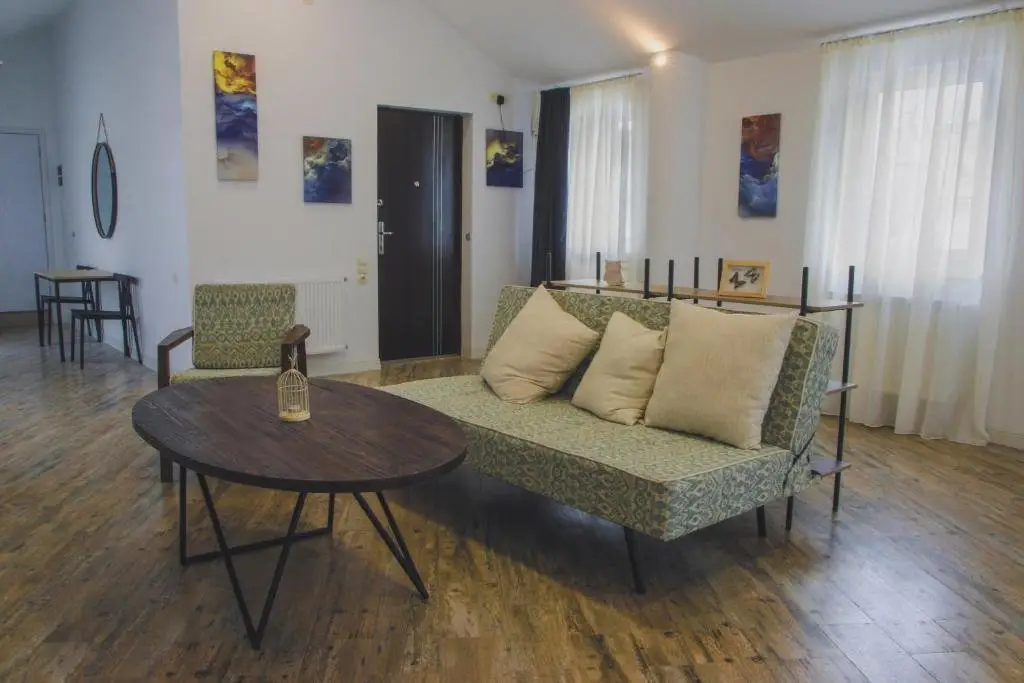 Тбилиси: Penthouse at Freedom Square