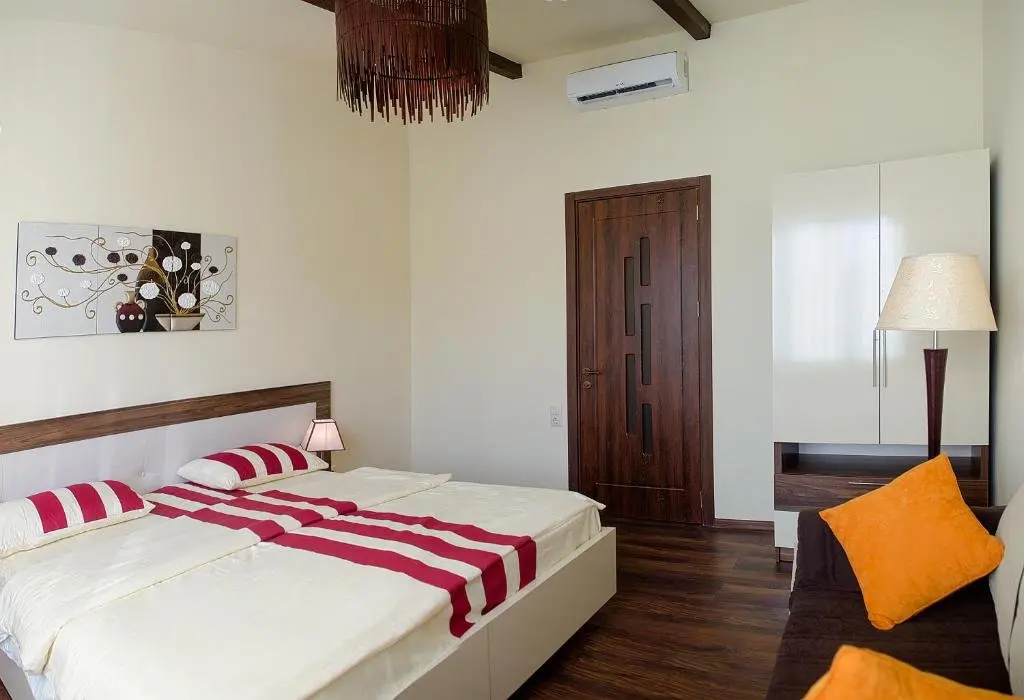Тбилиси: Picturesque Four Bedroom Four Bathrom Penthouse Apartment