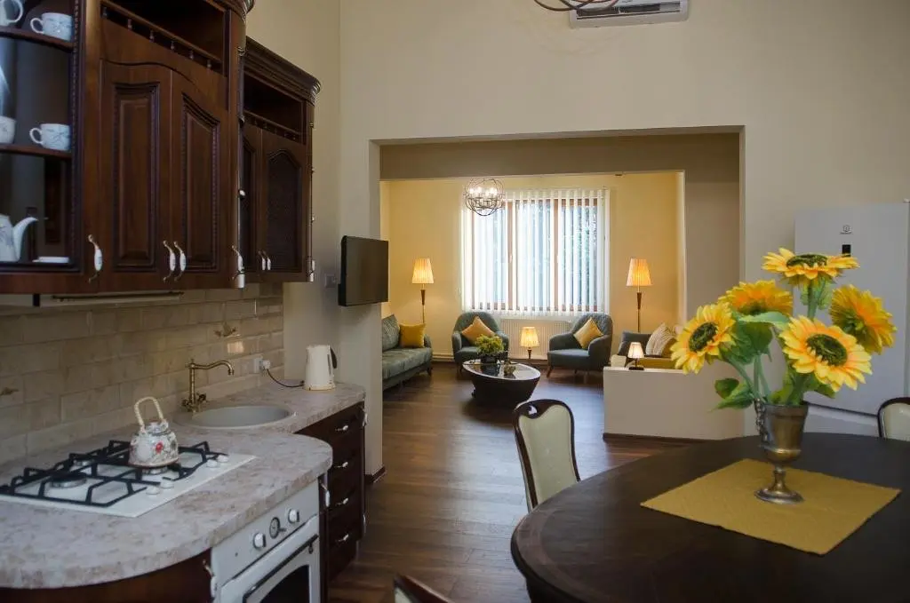 Тбилиси: Picturesque Four Bedroom Four Bathrom Penthouse Apartment