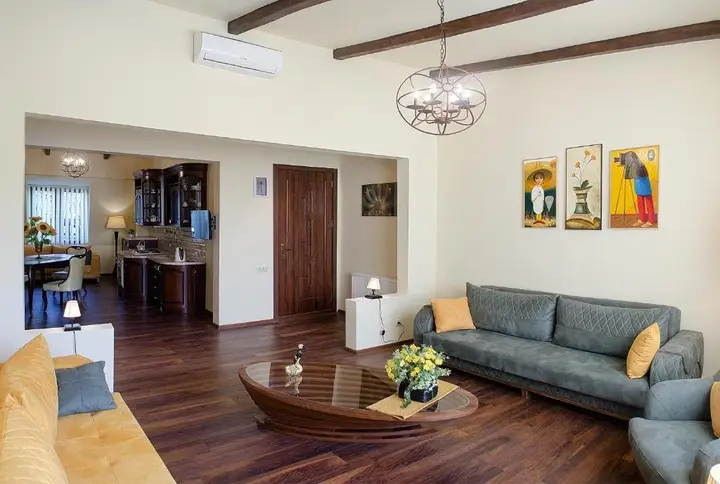 Тбилиси: Picturesque Four Bedroom Four Bathrom Penthouse Apartment