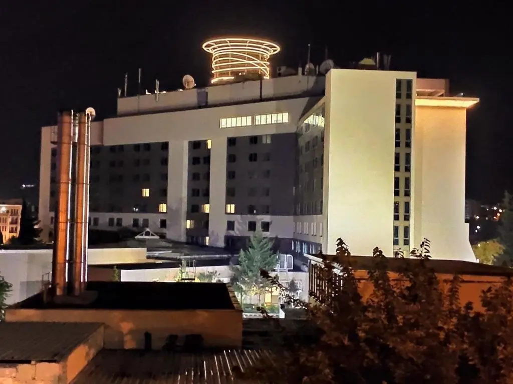 Тбилиси: Metekhi Apartments