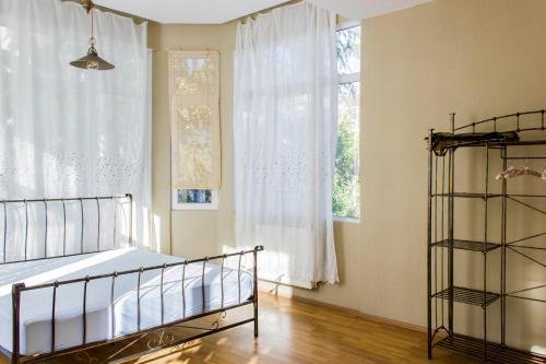 Тбилиси: Gregory's Home in Old Tbilisi