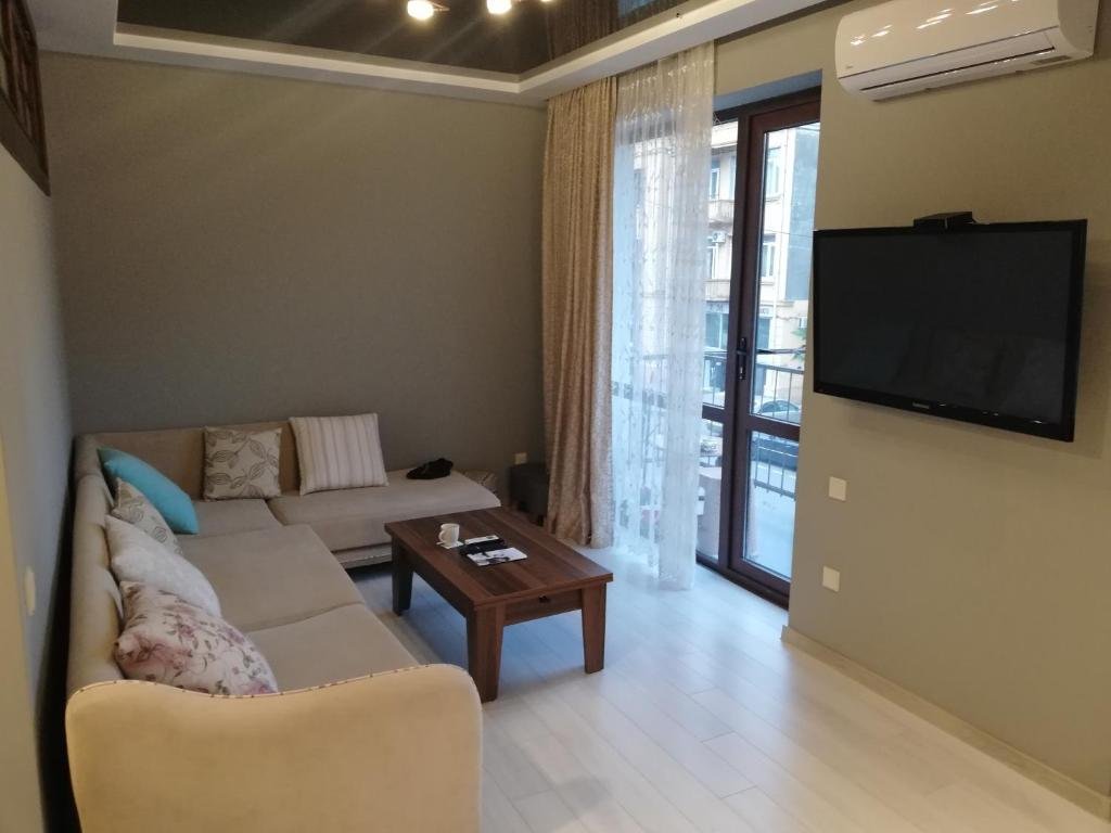Батуми: Mamuka House