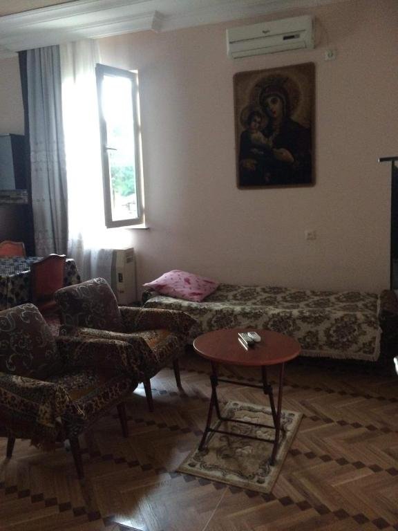 Кобулети: საოჯახო სასტუმრო/Family Hotel