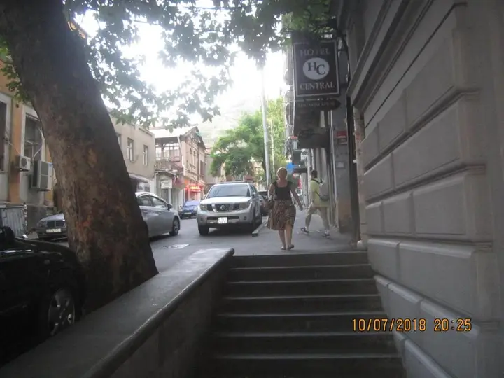 Тбилиси: Rustaveli Avenue ZEMELI